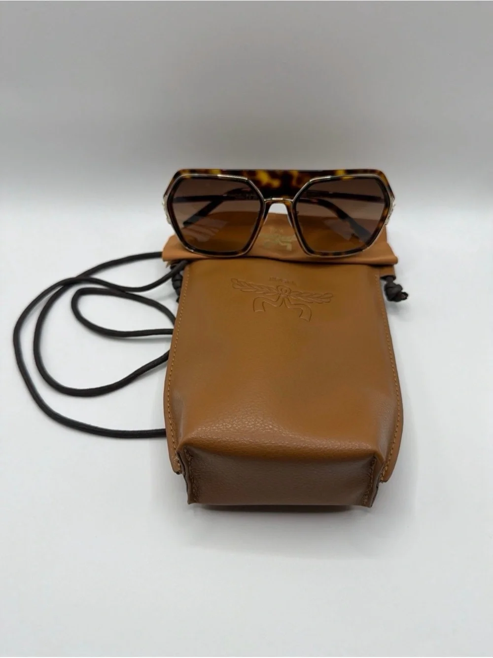 MCM MW0018-H 52F Tortoise Oversized Sunglasses New Crossbody Case & Cloth